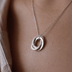 Detail media: interlocking circle necklace 1