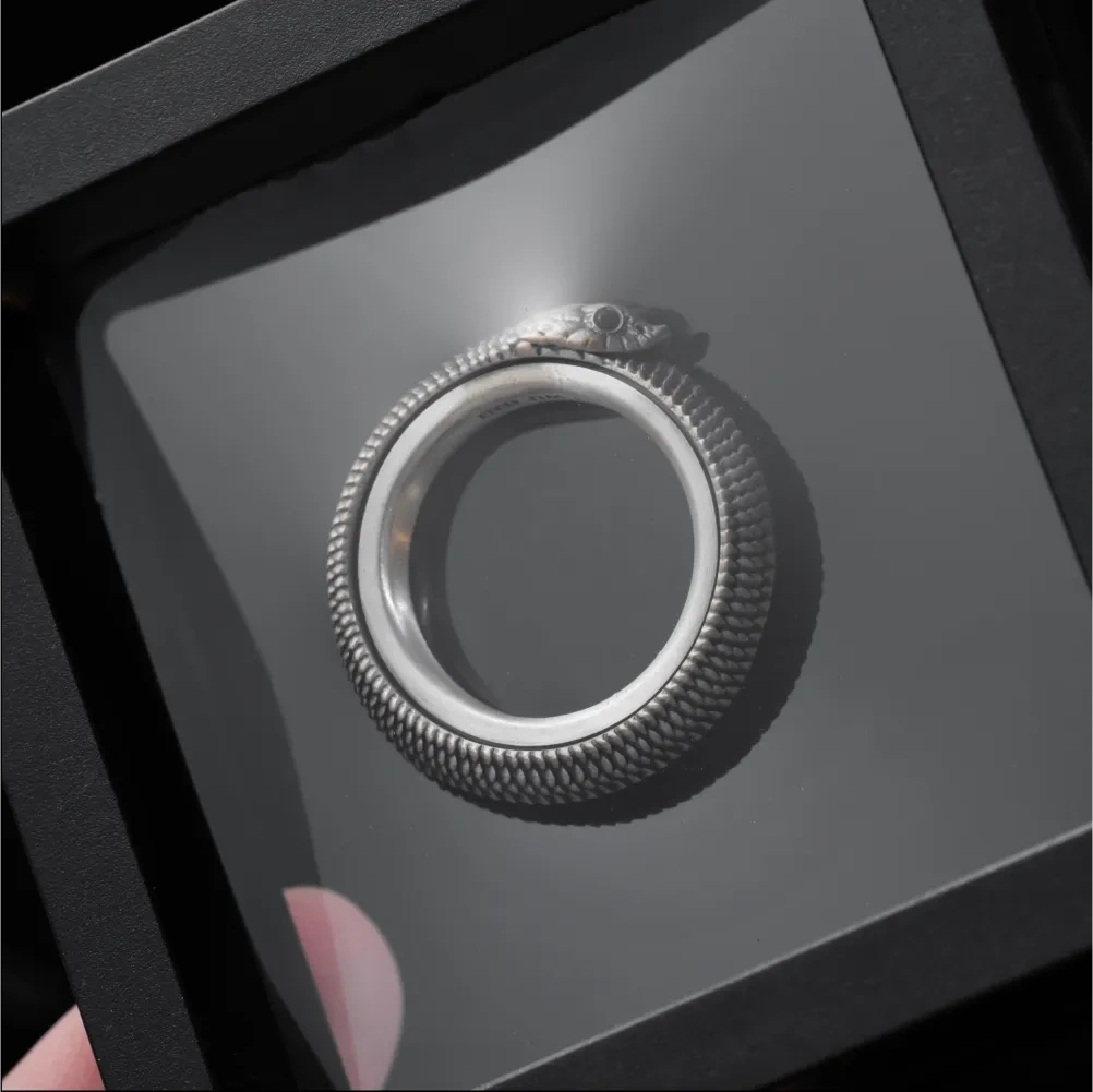 3D Floating Display Case Details 04