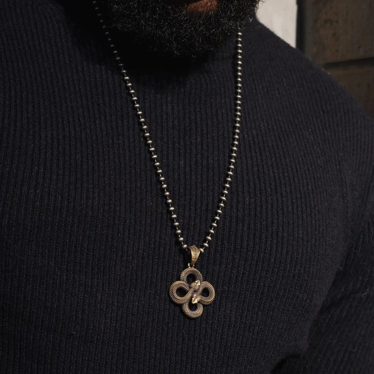 brass double snake pendant details01