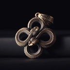 détails en pendentif double serpent en laiton 03