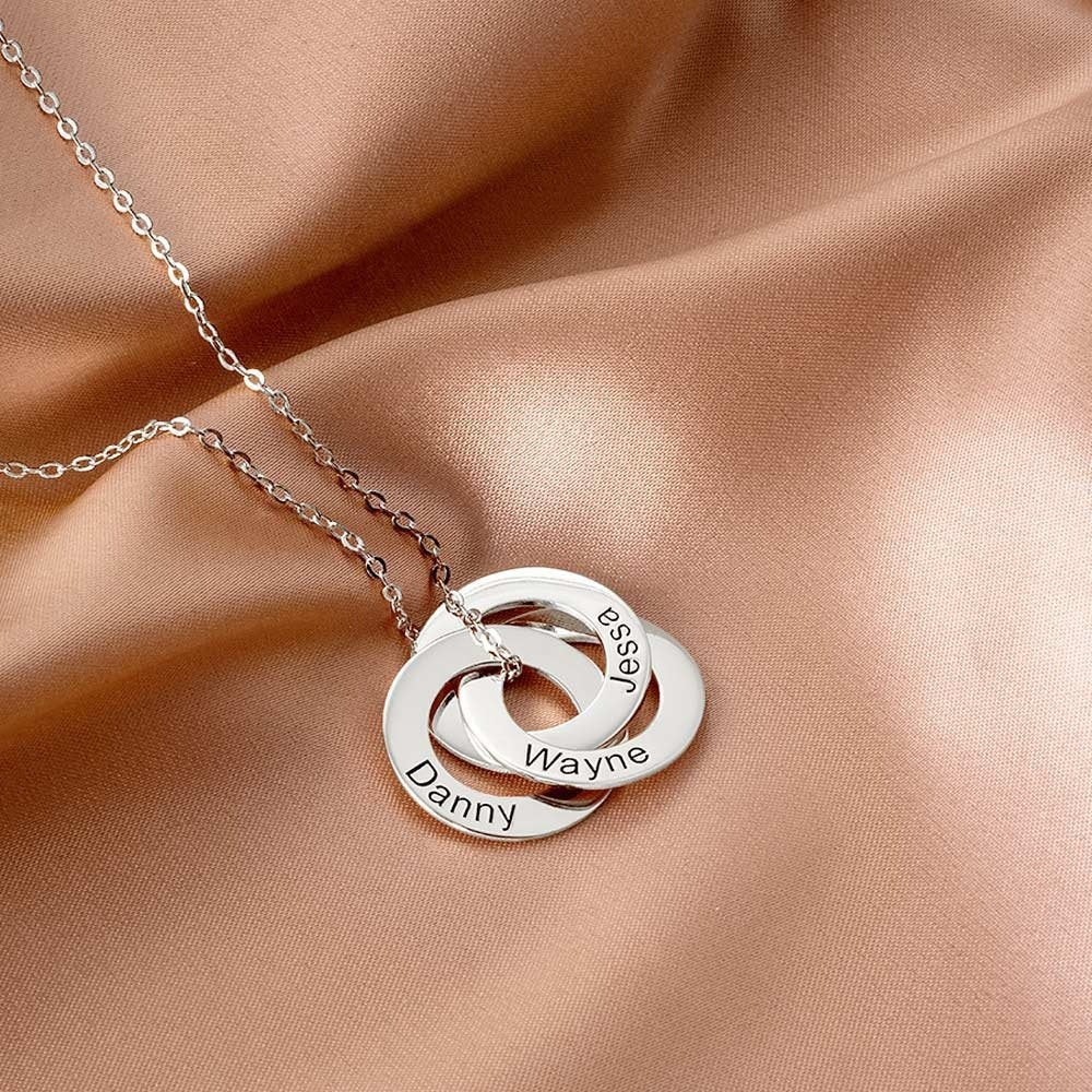 Interlocking circle necklace detail 2