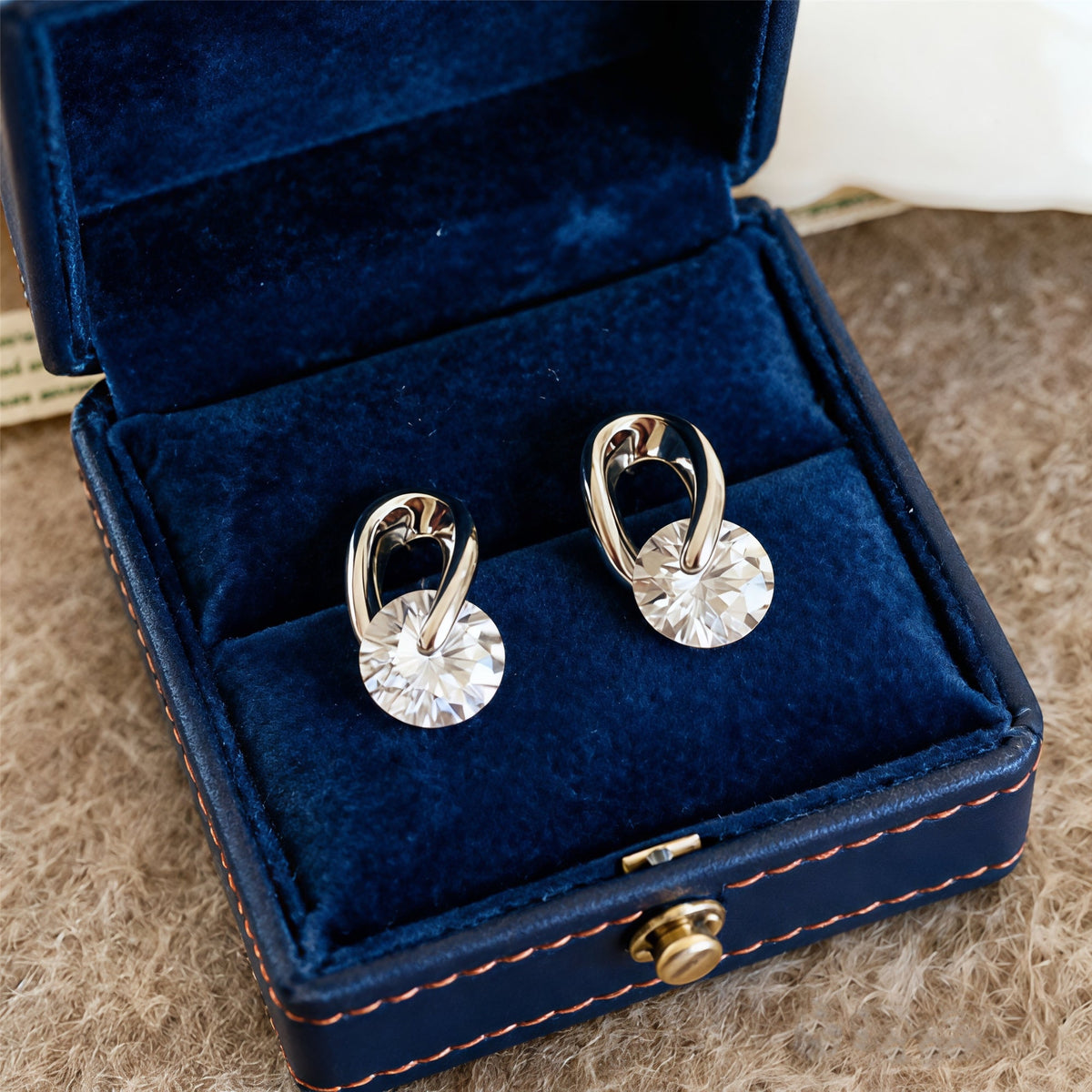 Minimalist zircon stud earrings detail