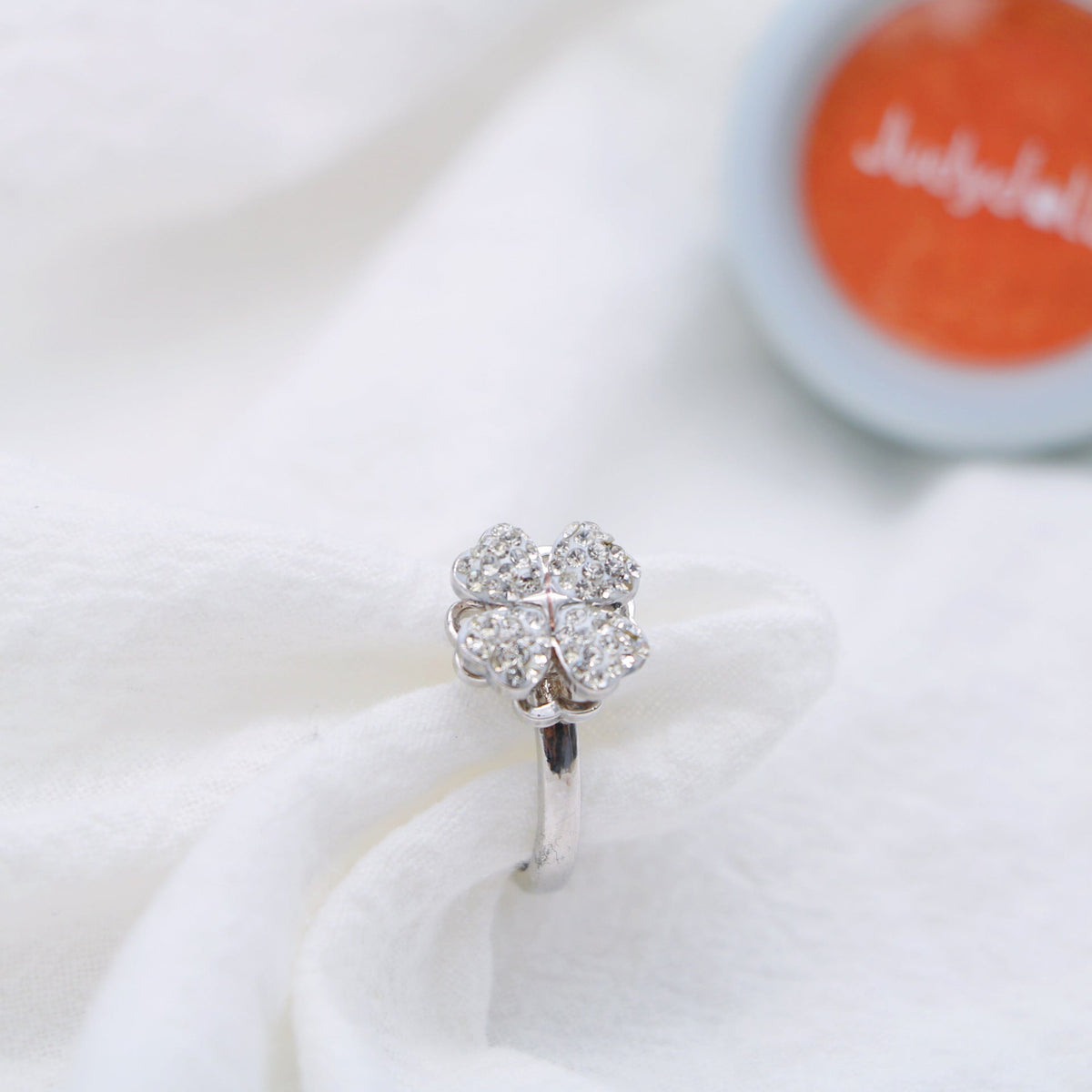 Four-Leaf Clovers Rotating Ring