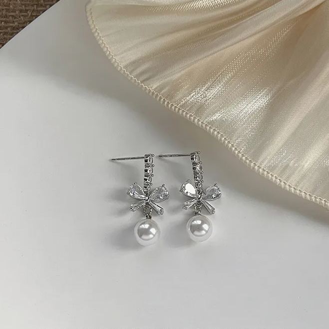 Shiny Bow Pearl Earrings