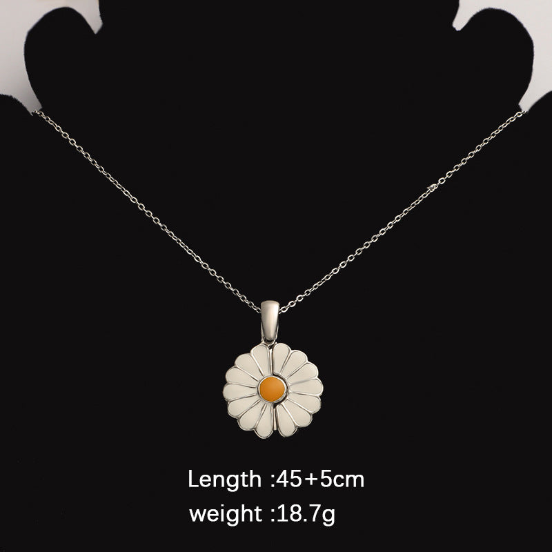 Openable Daisy Necklace