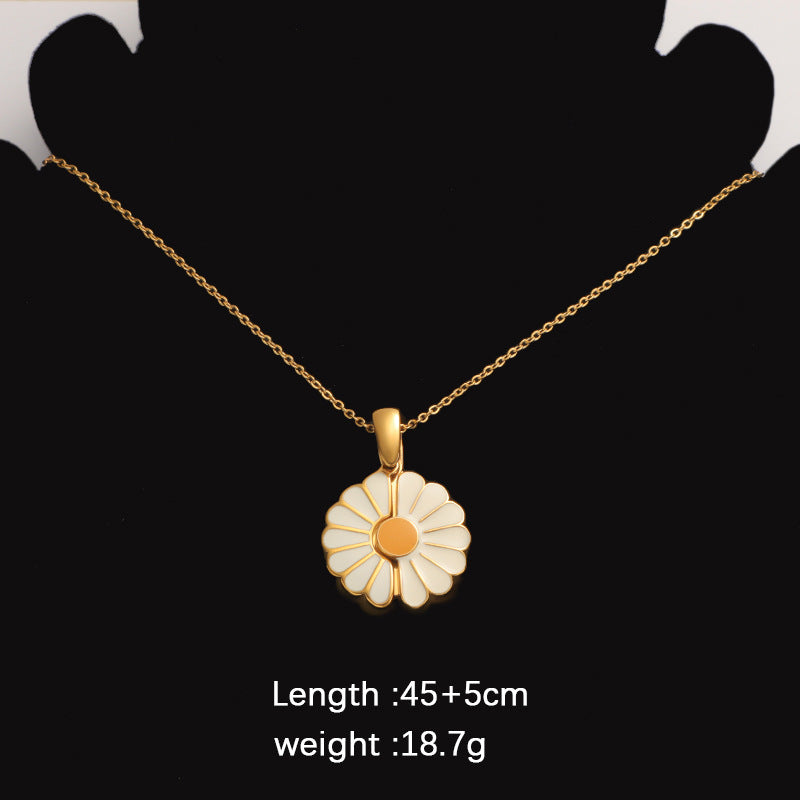 Openable Daisy Necklace