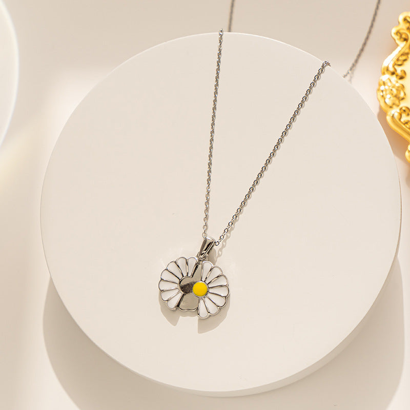 Openable Daisy Necklace