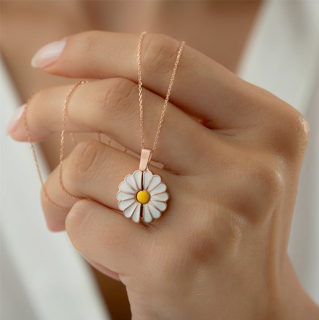 Openable Daisy Necklace