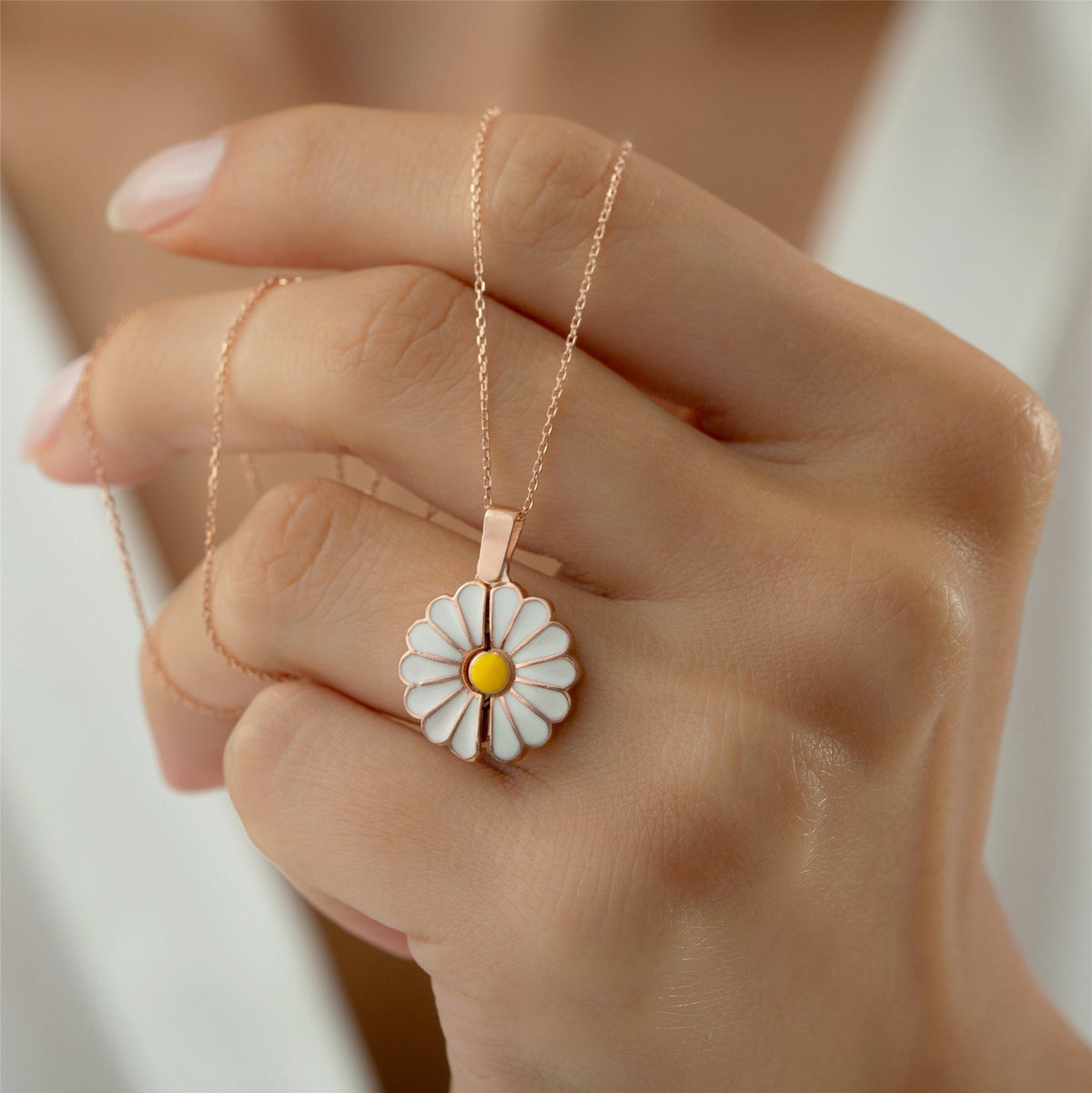 Openable Daisy Necklace