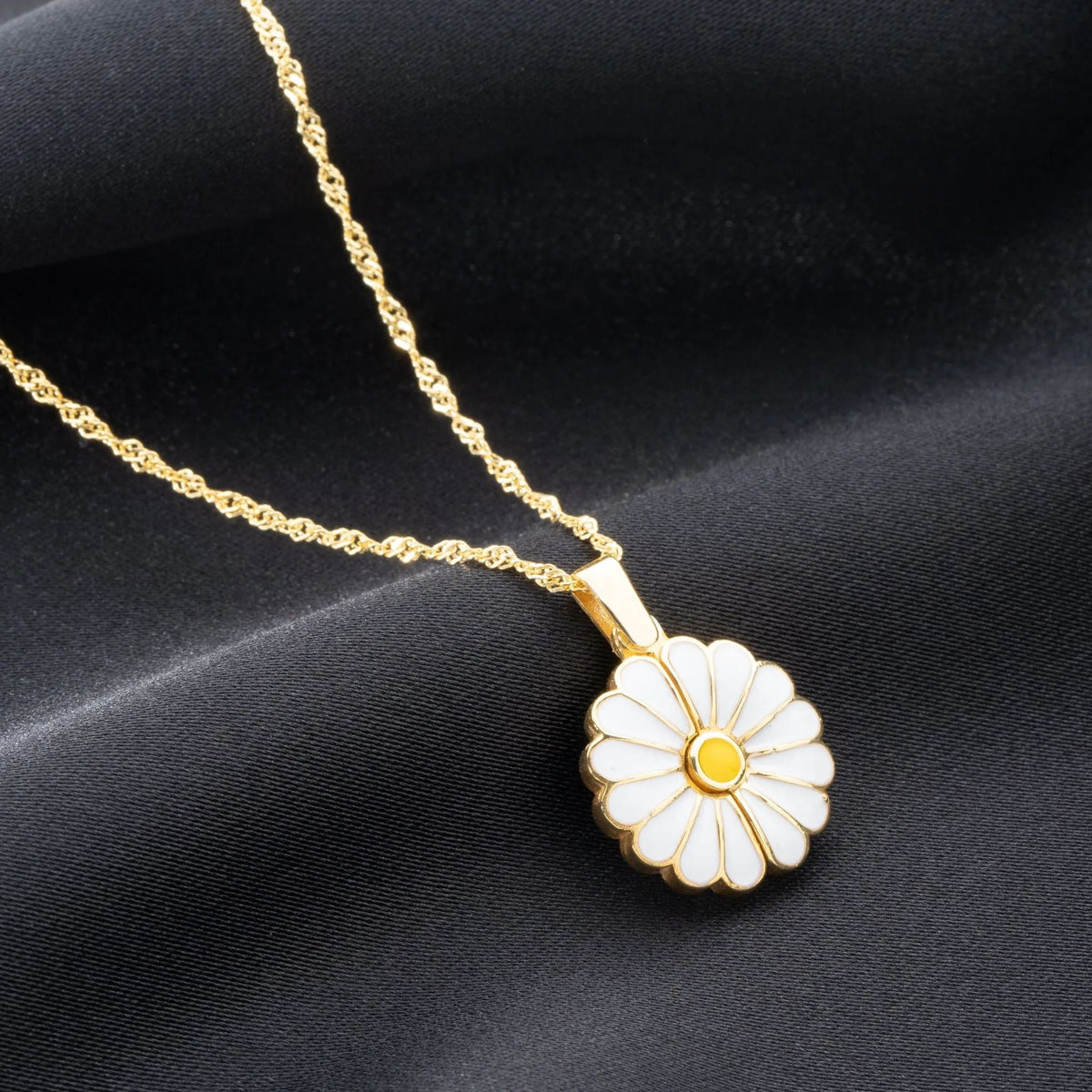 Openable Daisy Necklace